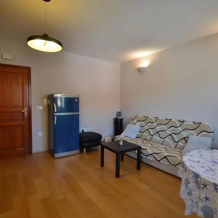 Apartment Charming Retreat Near With Private Balcony *