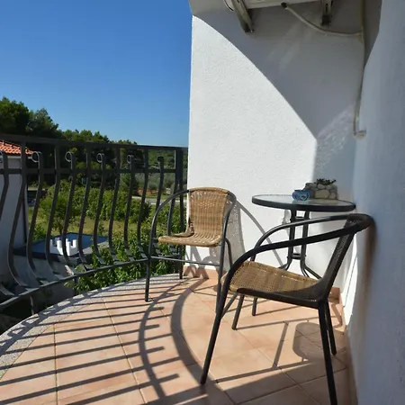 Charming Retreat Near With Private Balcony Apartment